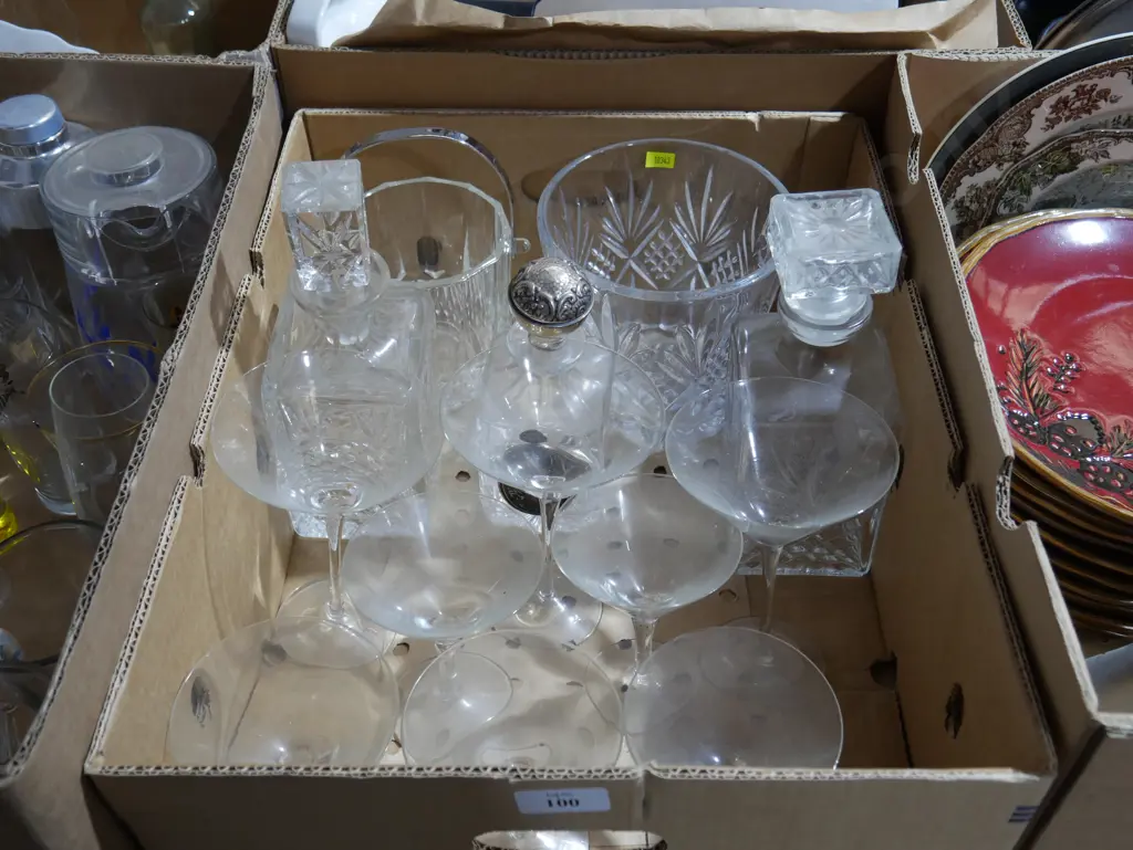 2 boxes of glassware Image 1++