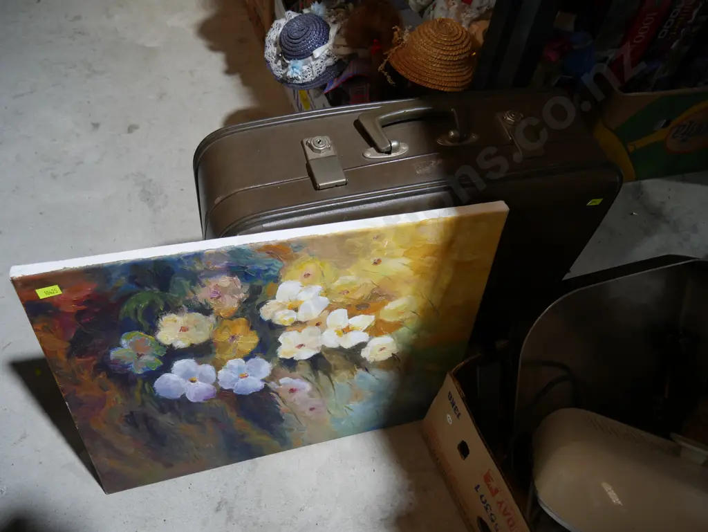 Suitcase and picture Image 1++