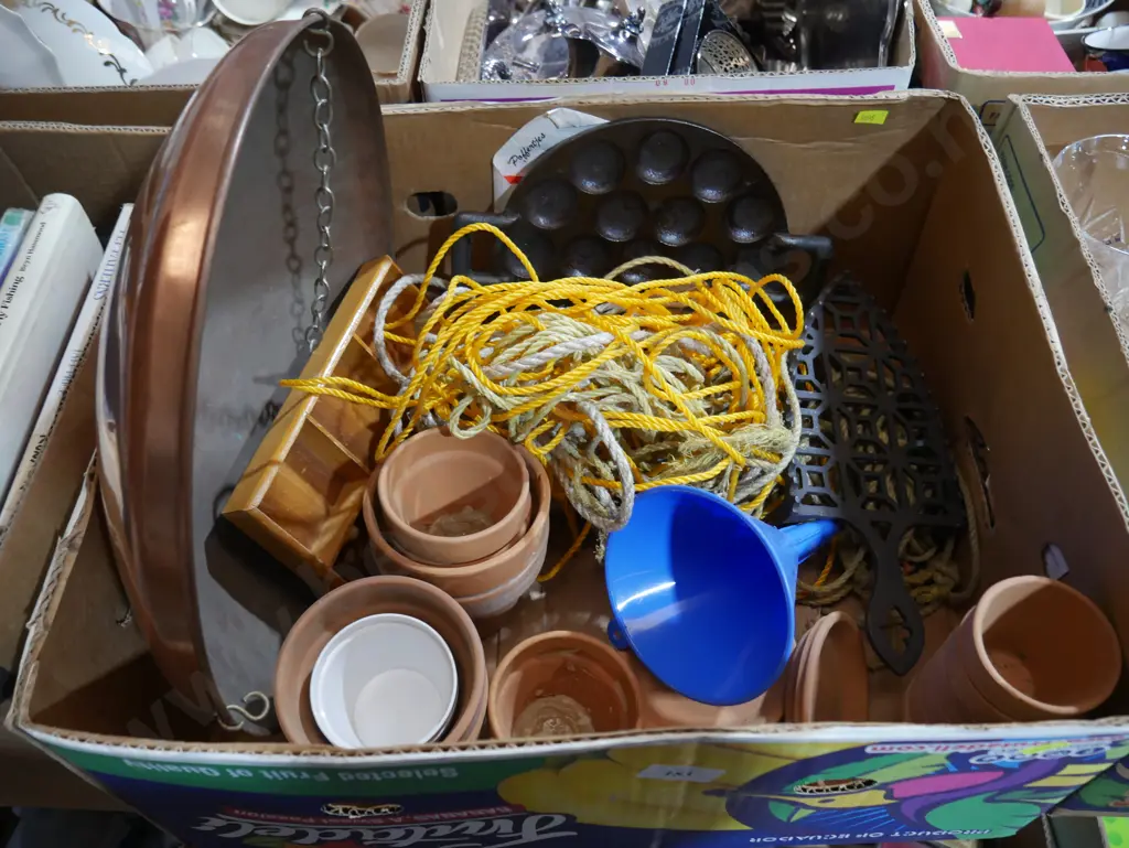Small terracotta pots etc Image 1++