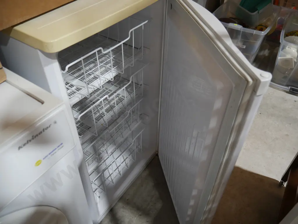 Mistral upright freezer Image 1++