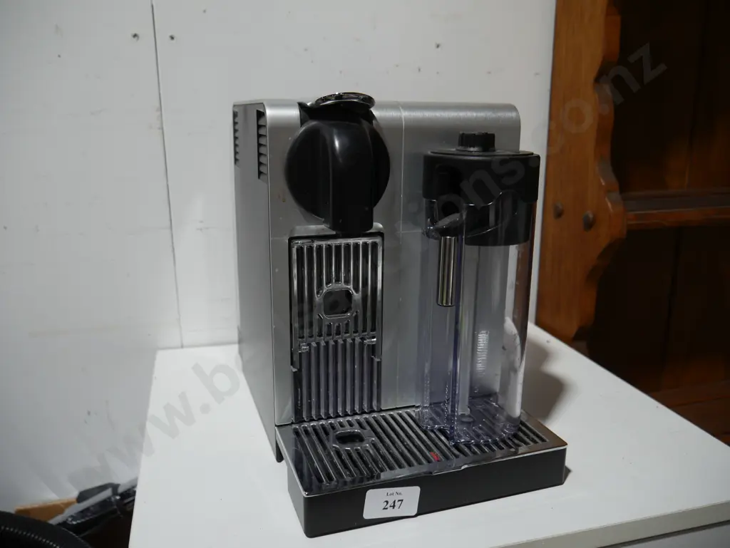 Delonghi Nespresso coffee machine Image 1++