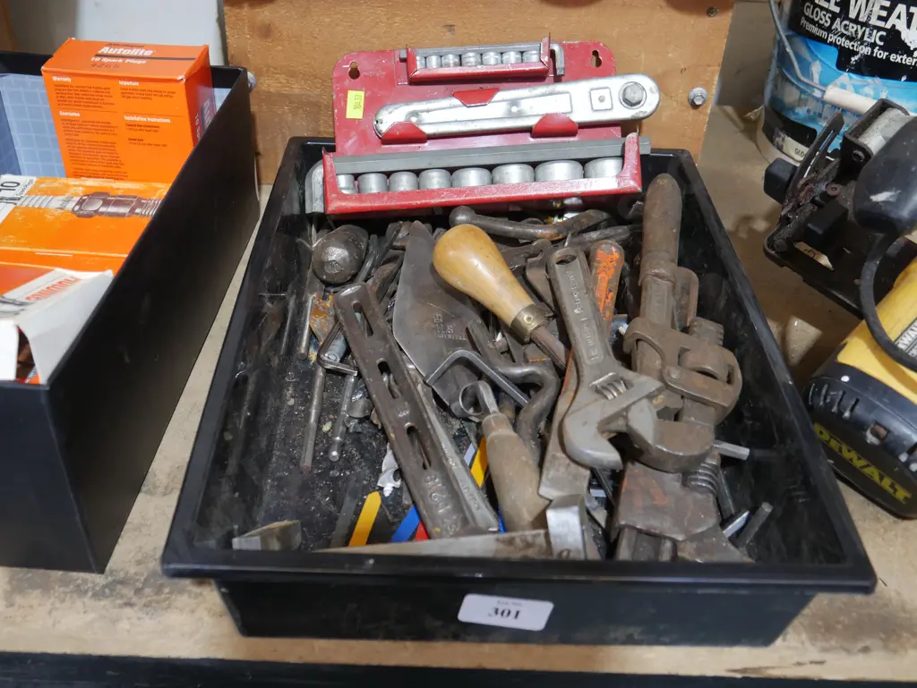 Assorted tools Image 1++