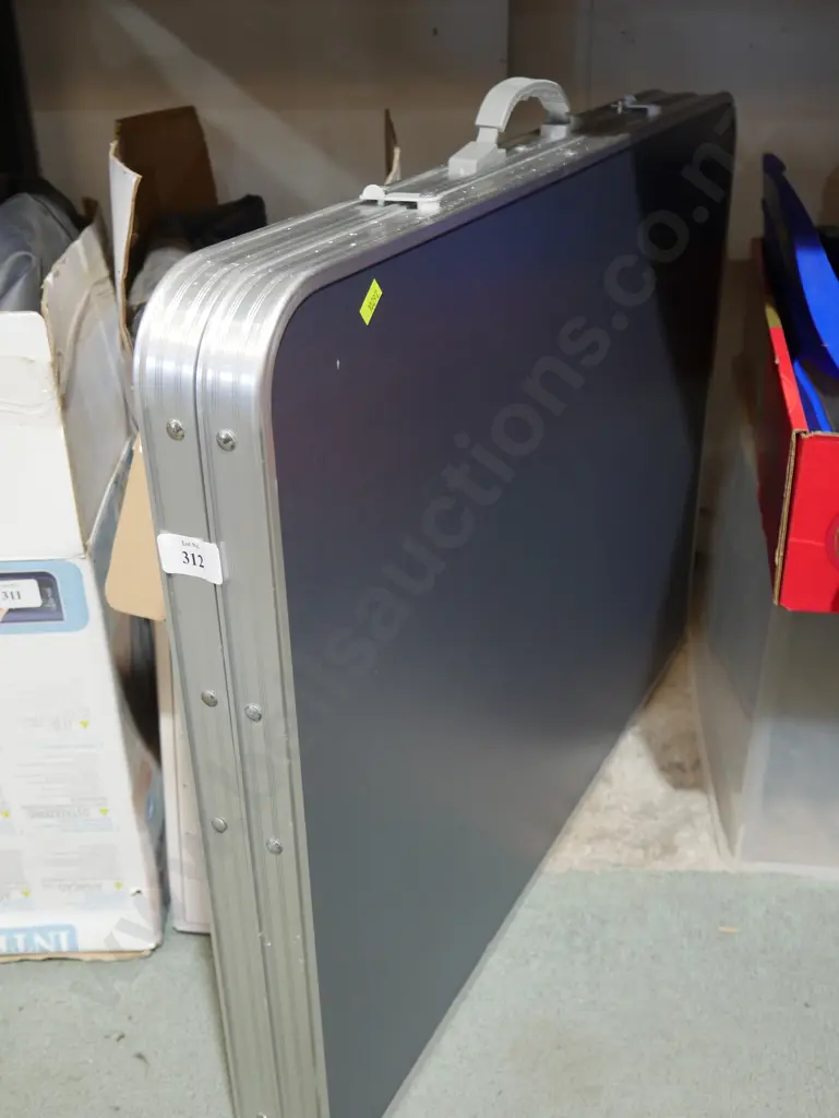 Folding table Image 1++