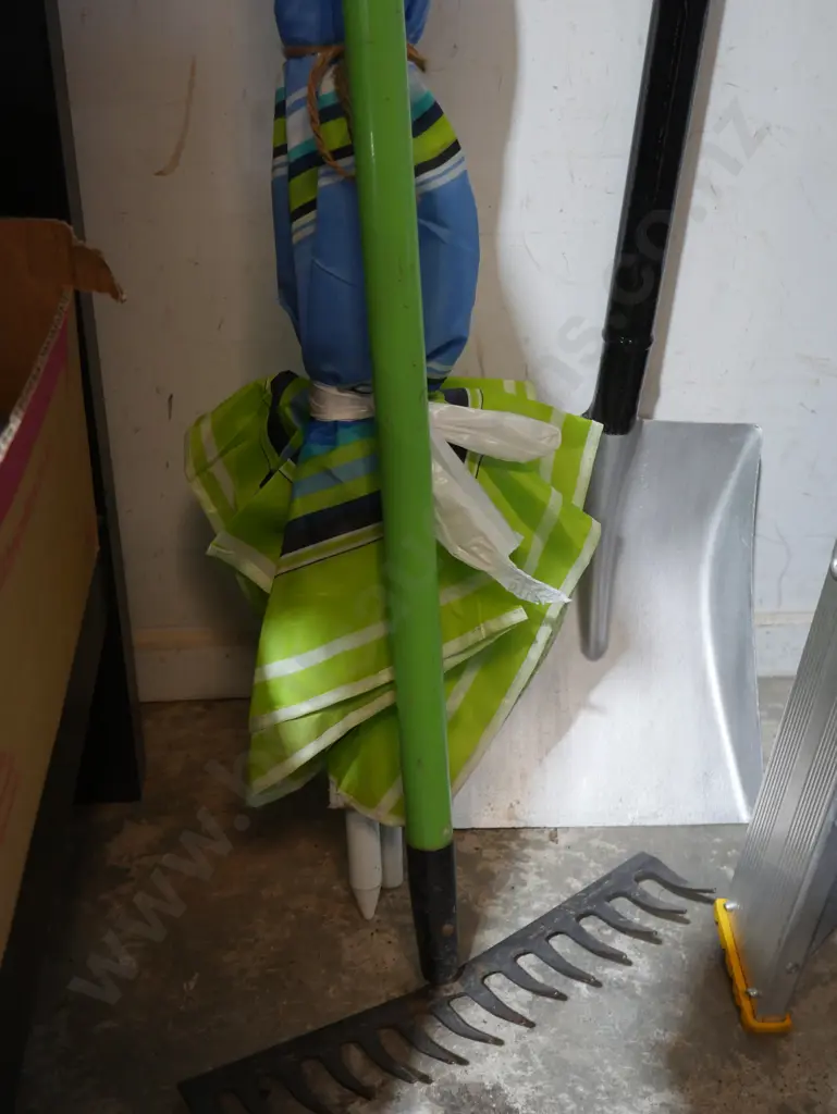 Shovel rake umbrella Image 1++