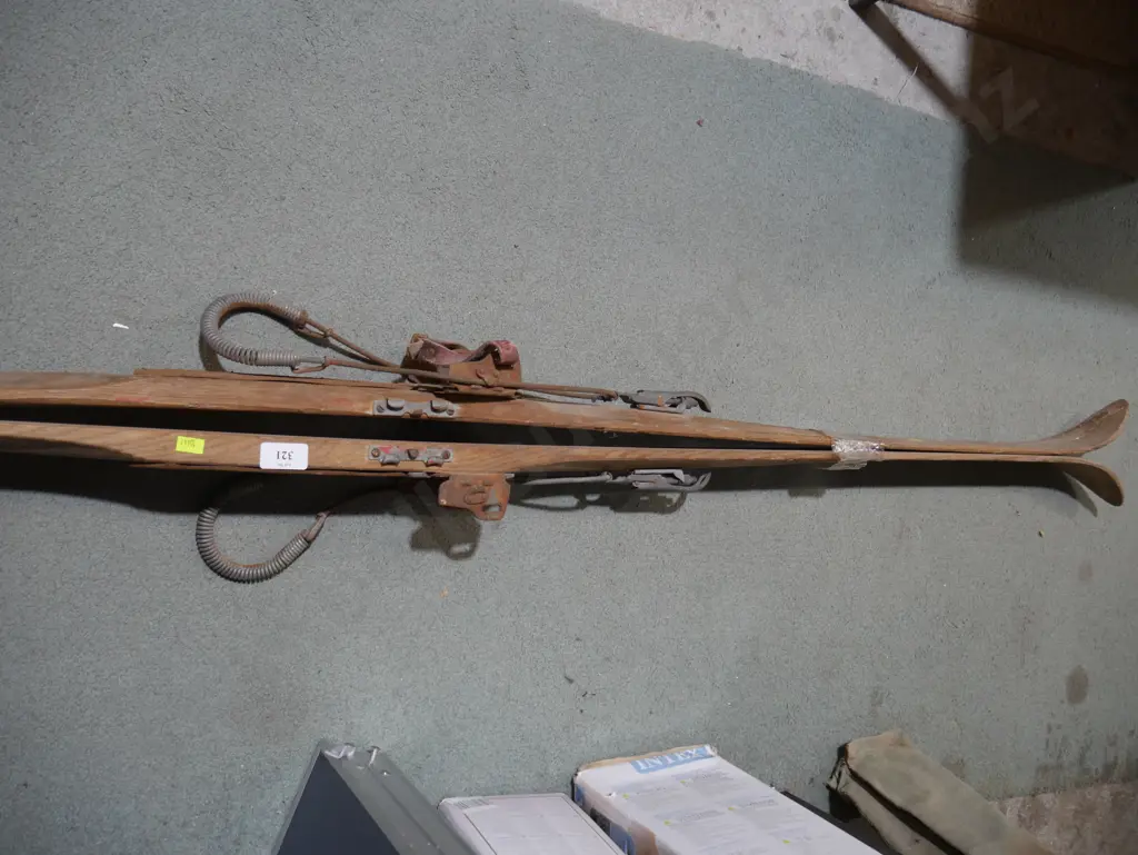 Vintage skis Image 1++