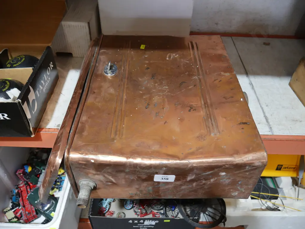 Copper toilet cistern Image 1++