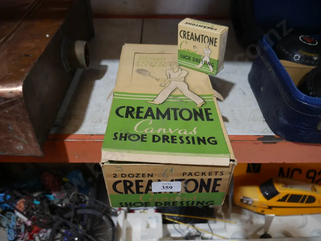 Box of creamtone canvas shoe dressing Image 1++