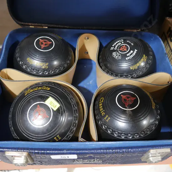 Set of lawn bowls