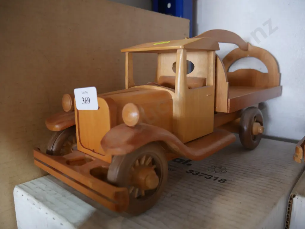 Wooden model car Image 1++