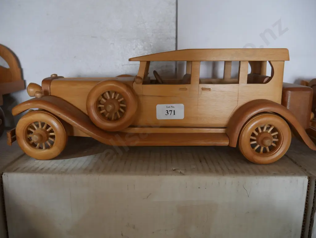 Wooden model car Image 1++