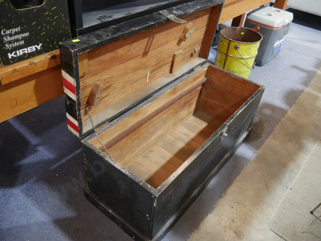 Wooden trunk Image 1++