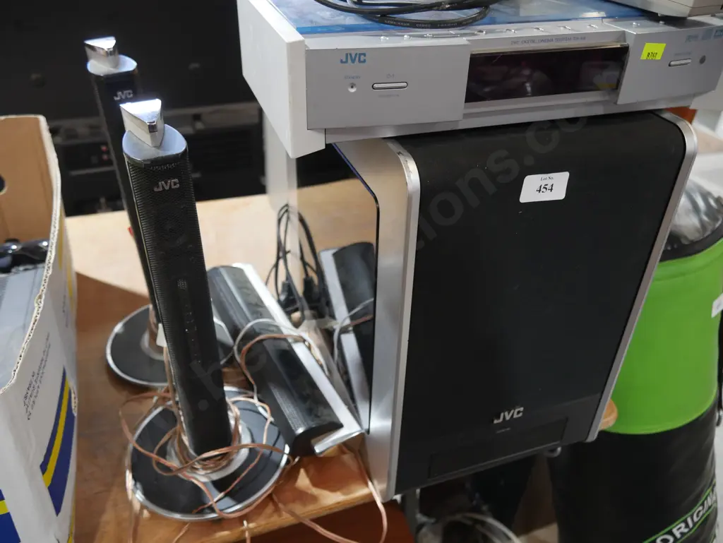 Assorted JVC audio equipment Image 1++