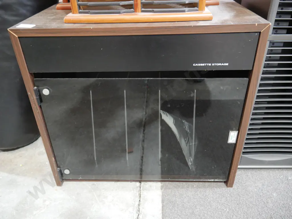 Stereo cabinet Image 1++