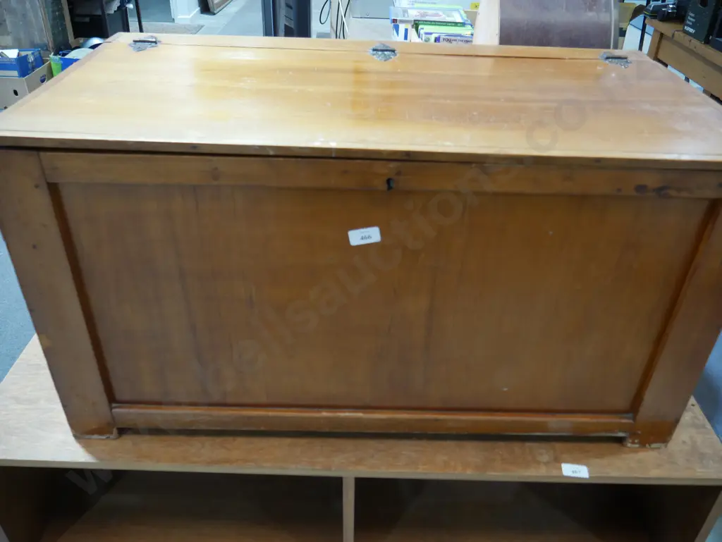 Wooden blanket box Image 1++