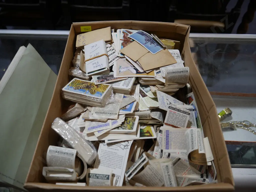 Cigarette cards and books Image 1++