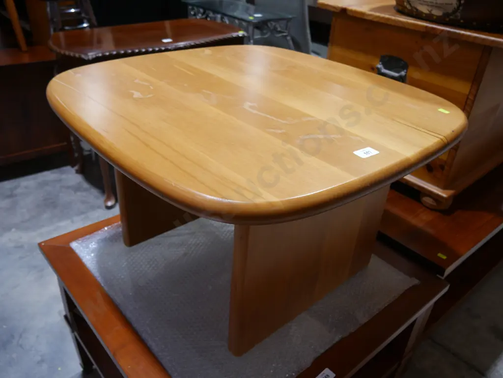 Coffee table Image 1++