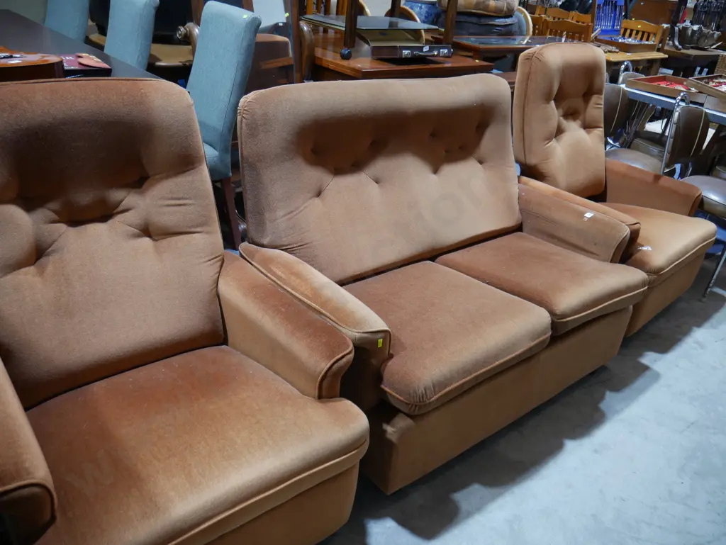 Three piece lounge suite Image 1++