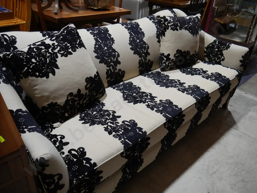 Three person sofa Image 1++