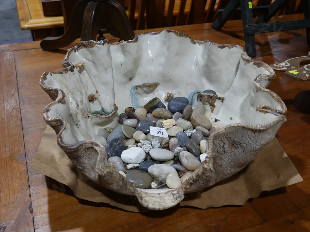 Pottery bowl with stones Image 1++
