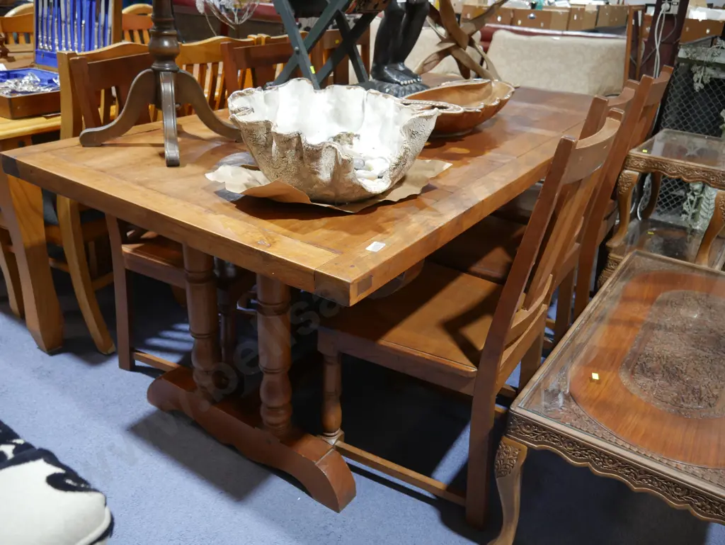 Dining table and 6 chairs Image 1++