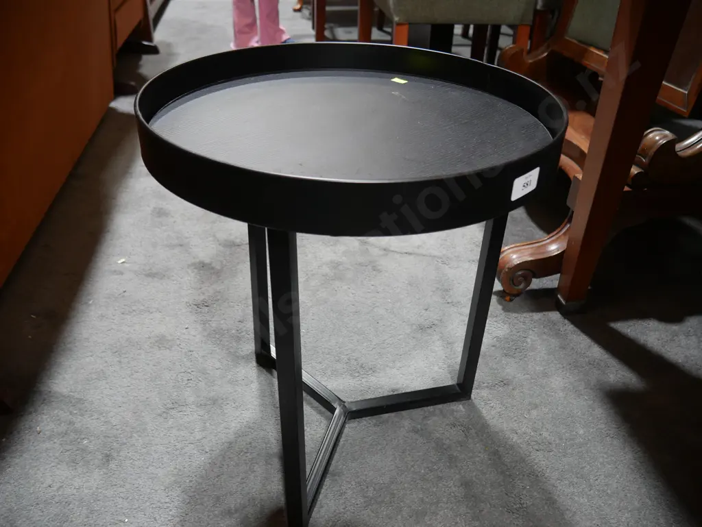 Black side table Image 1++