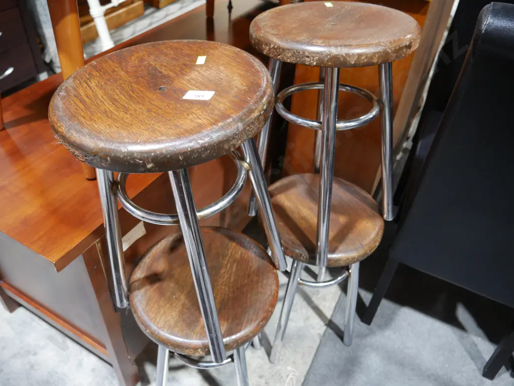 4 stools Image 1++