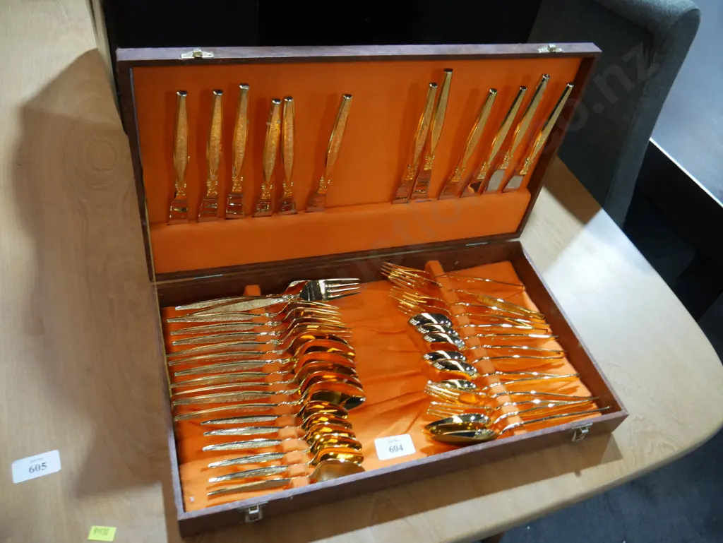 Cased cutlery set Image 1++