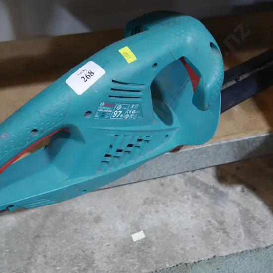 Electric hedge trimmer