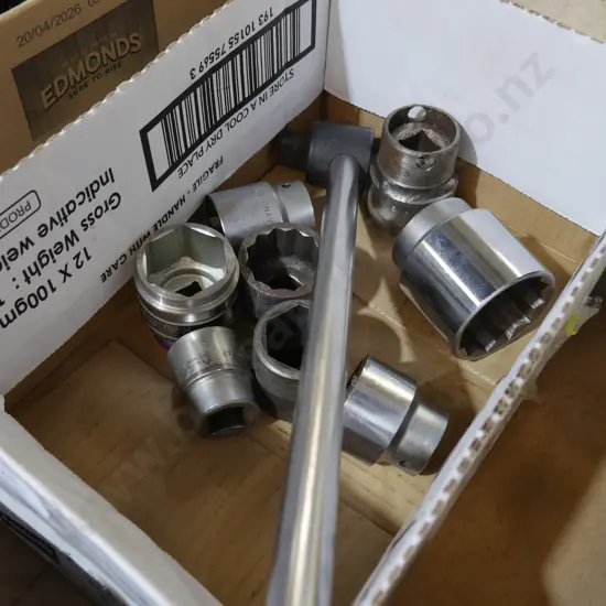 Strong arm , sockets