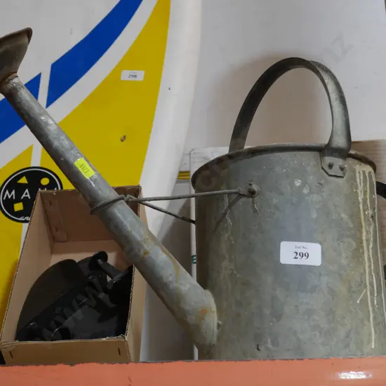 Tin watering can