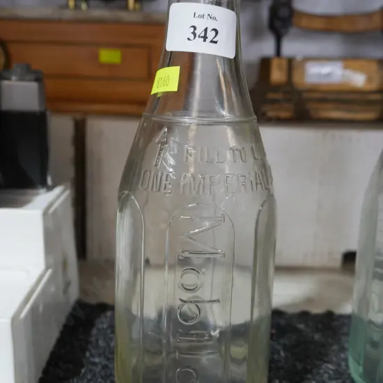 Mobil pint oil bottle