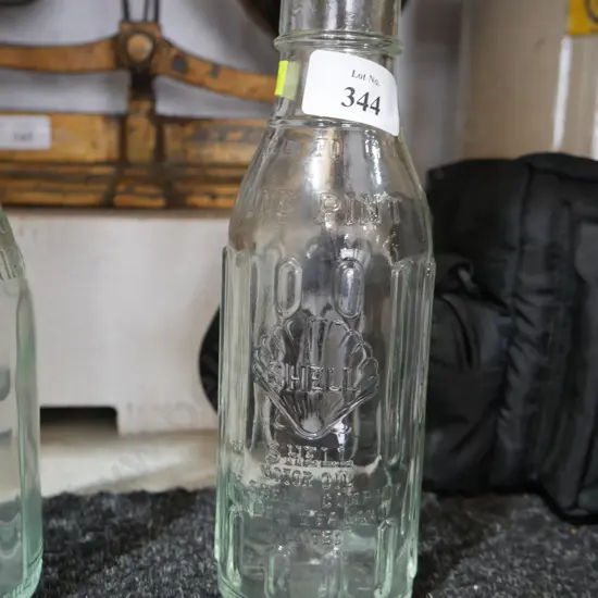 Shell pint oil bottle