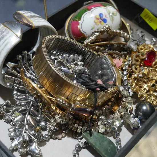 Costume jewellery, watches