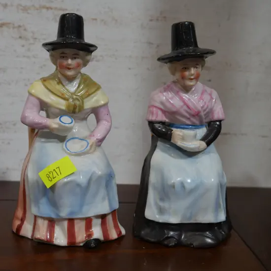2 figurines