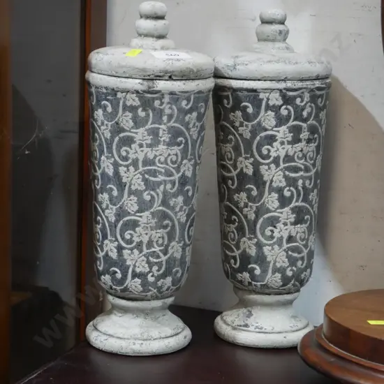 2 lidded vases