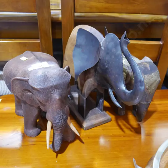 3 elephants