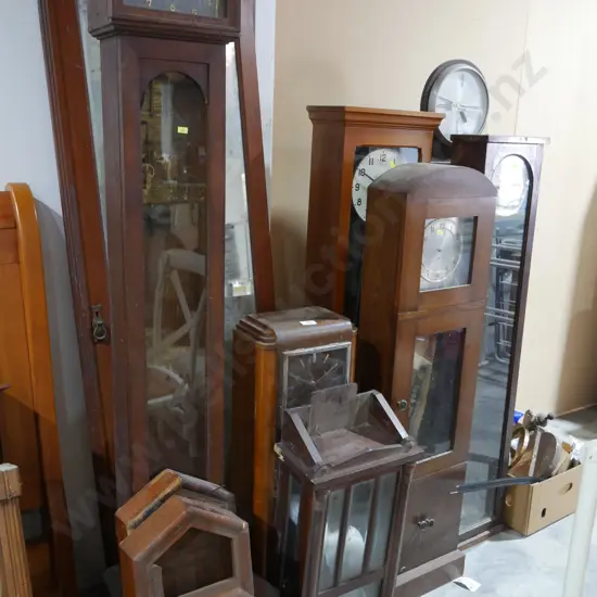 Quantity of wall and grandmother clocks etc