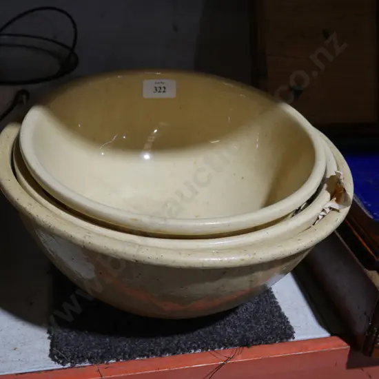 3 mixing bowls