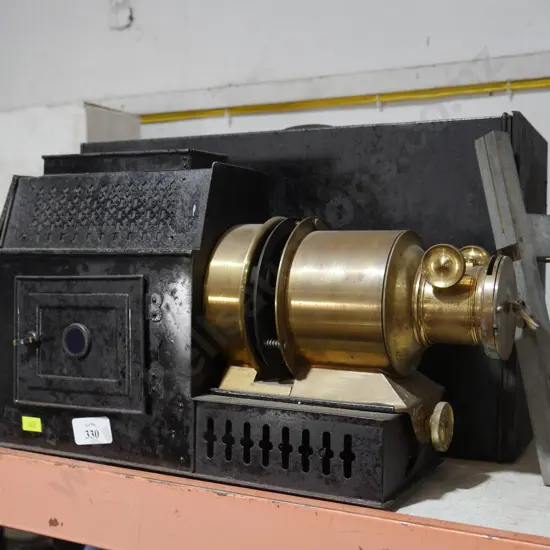 Glass slide projector