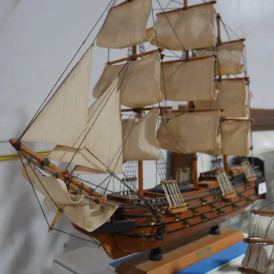 Model sailing ship