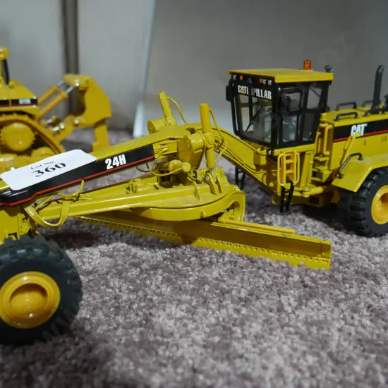 Caterpillar diecast grader