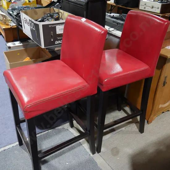2 bar stools