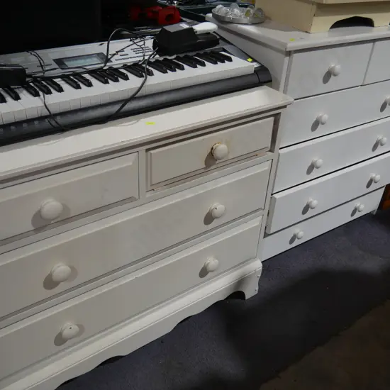 2 chest of drawers