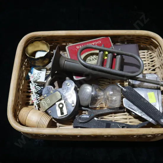 Old padlock pocket knive etc