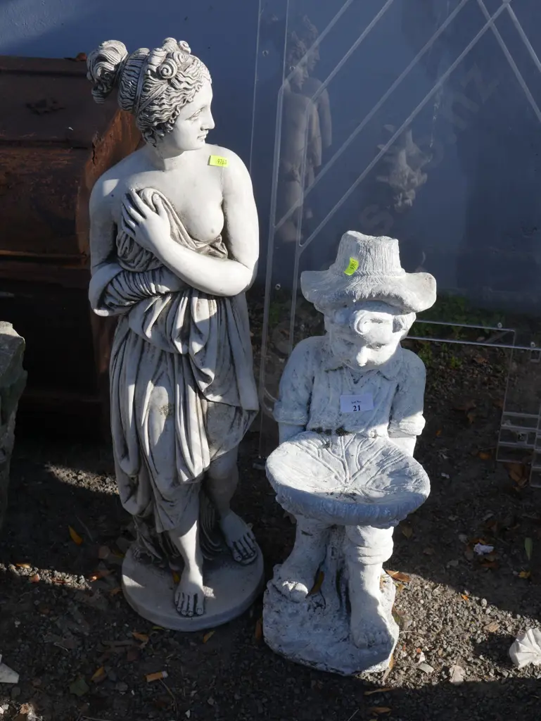 2 garden statues Image 1++