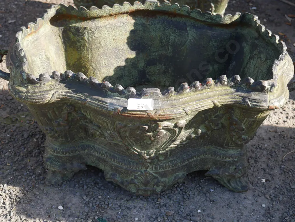 Cast iron planter Image 1++