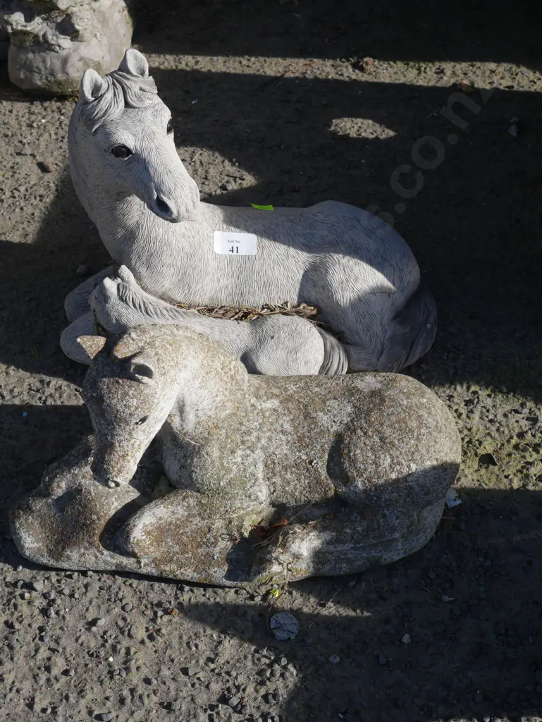 2 horse garden ornaments Image 1++