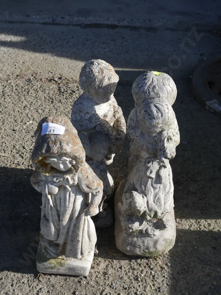 4 garden statues Image 1++