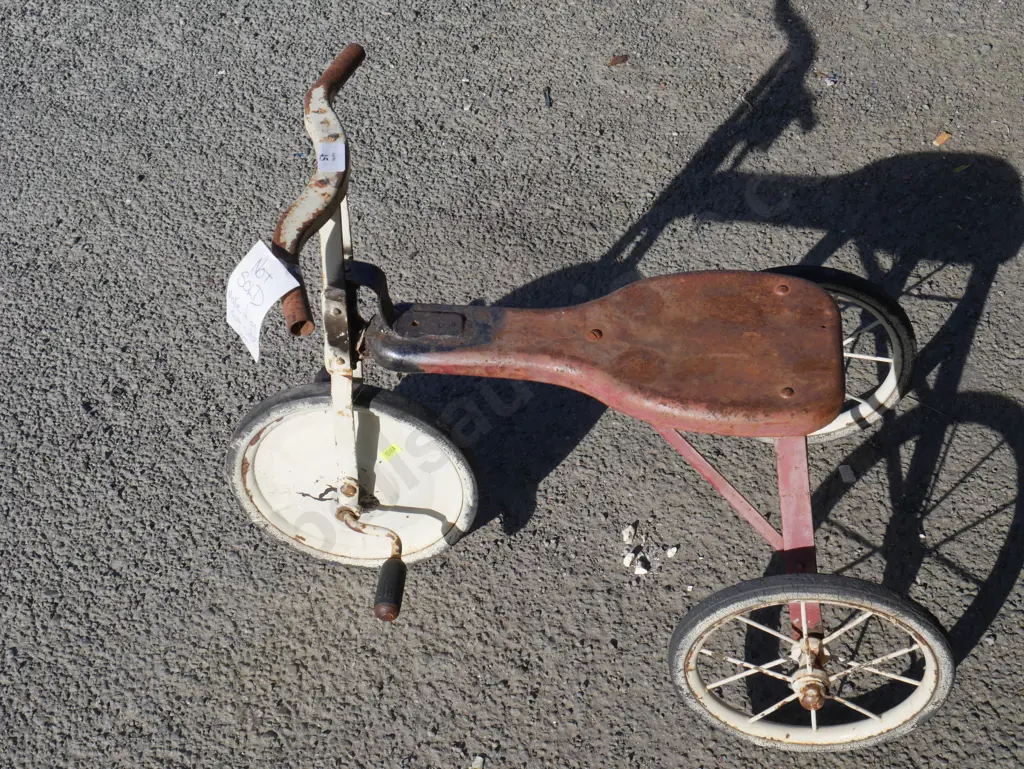 Vintage childs tricycle Image 1++