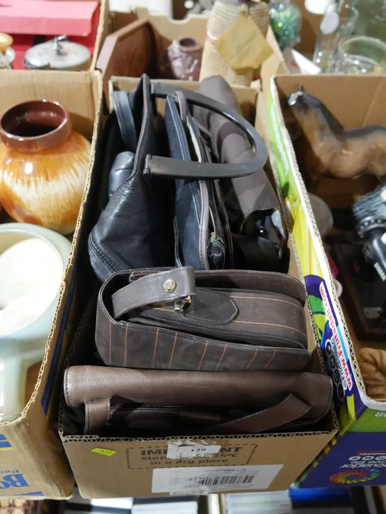 Assorted handbags Image 1++